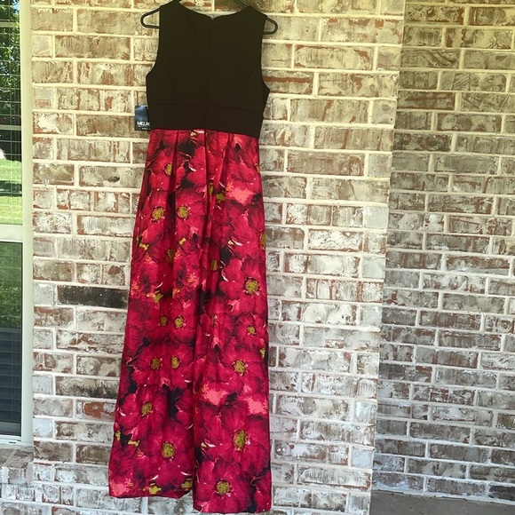 Melrose Social Elegant Floral Maxi Dress - Picture 11 of 13